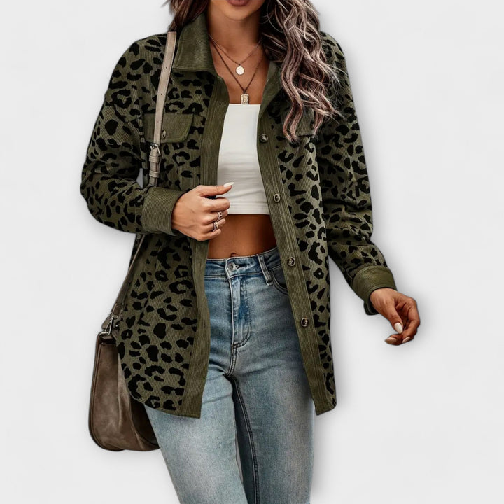 Casual shirt jacket in leopard print